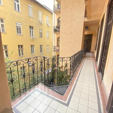 Bbudapest River Park * Boedapest